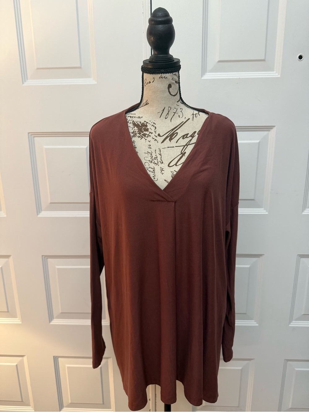 white birch V-Neck Long Sleeve Top in mauve - Picture 4 of 8